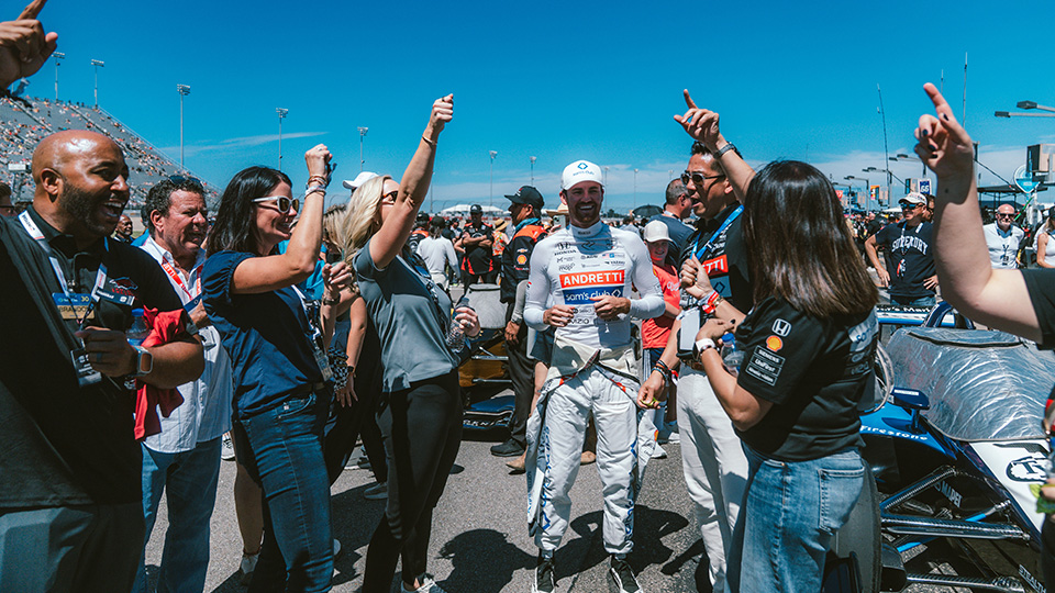 INDYCAR fans enjoy virtual racing at a Sam's Club sponsored event.